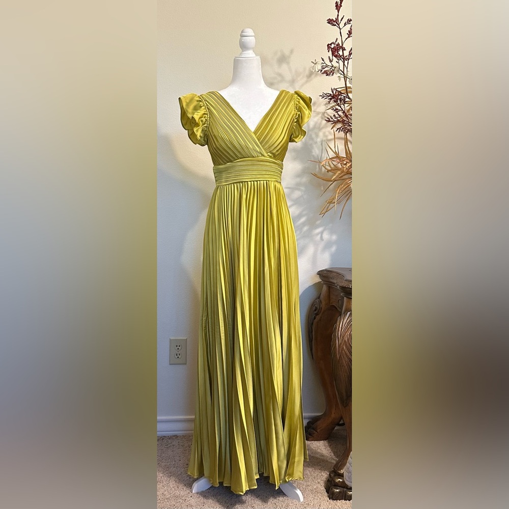 Elegant Yellow Pleated Dress